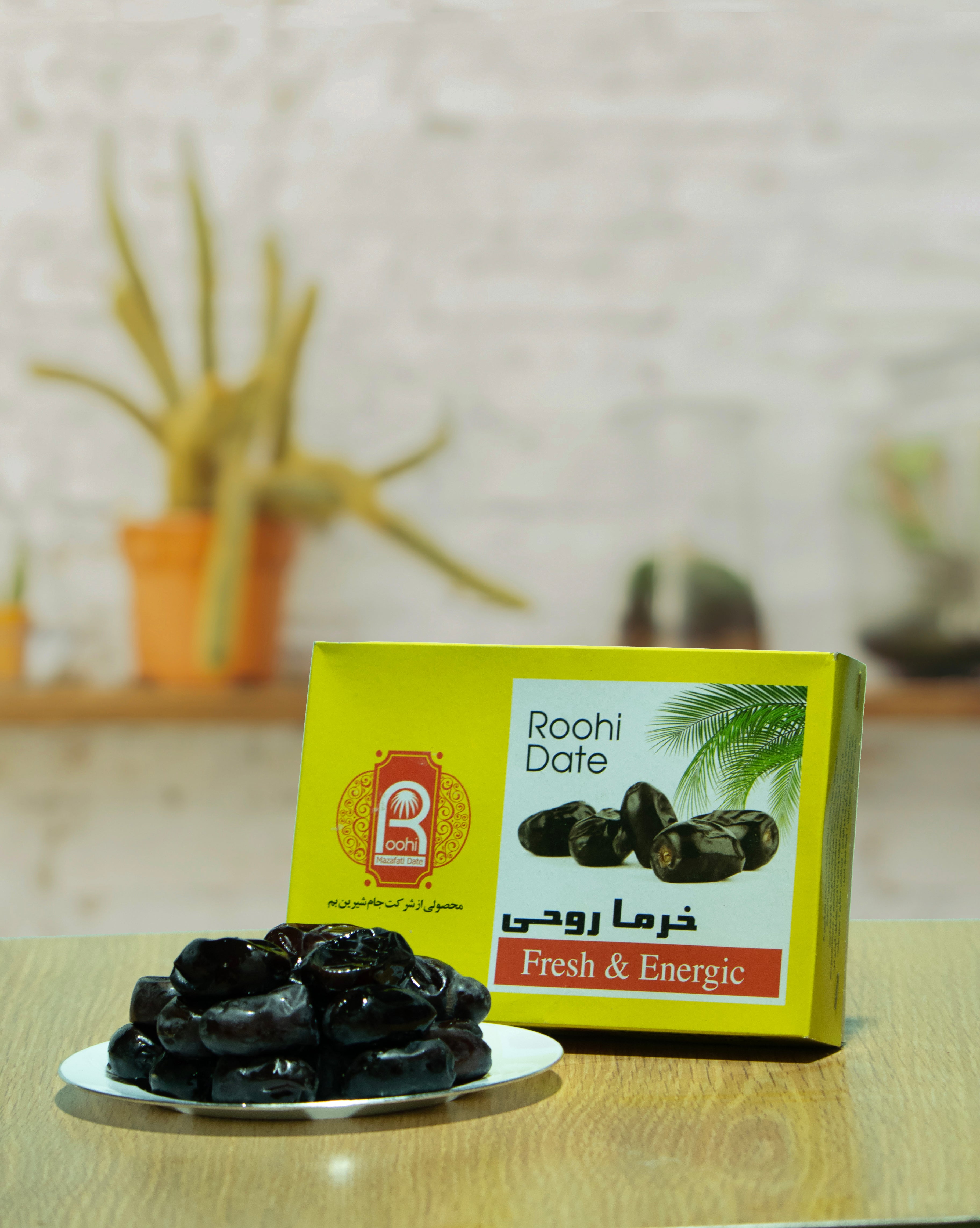 Roohi Mazafati Dates